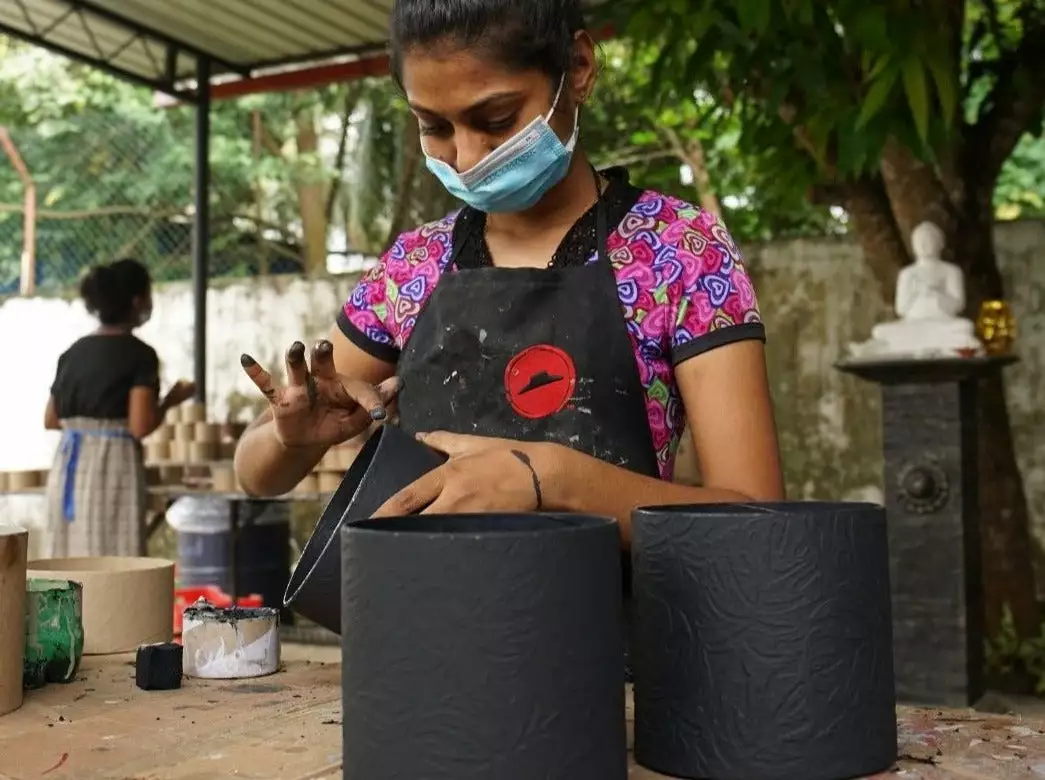Tree Stripes Pty Ltd Pots & Hanging Baskets Cylinder Pot Monstera - Black 7 Tree Stripes Pty Ltd Pots & Hanging Baskets Cylinder Pot Monstera - Black